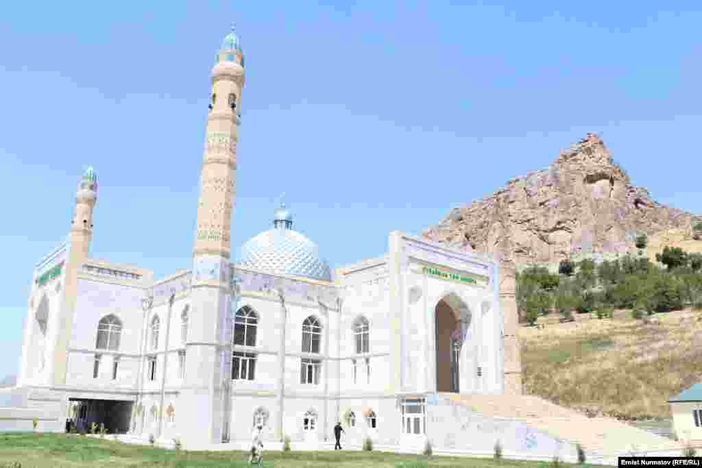 Муфтия КР прогнали из центральной мечети Оша во время пятничного намаза, 22 июня