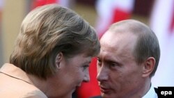 صدر اعظم آلمان می گوید در ديدار با رييس جمهوری روسيه، درباره مساله هسته ای ايران و «ضرورت» تشديد تحريم اين کشور، گفت و گو خواهد کرد.