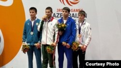 Беҳрӯз Умаров барандаи медали тило (аз чап дуюм)