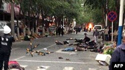 Үрүмчүнүн базарында 22-майда болгон жардыруудан кийинки көрүнүш. 