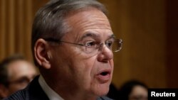 رابرت منندز به وزارت خارجه کمتر از دو هفته برای پاسخگویی وقت داده است