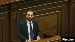 Арарат Мирзоян выступает в парламенте, Ереван, 14 января 2019 г.