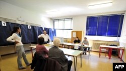 Італія - Виборча дільниця в Мілані, 28 березня 2010 року