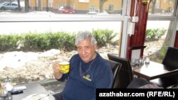 Sweden -- Turkmen poet Shiraly Nurmyrat in exile