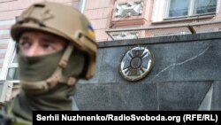 Причина обшуків – прострочена продукція на складах (фото ілюстративне)