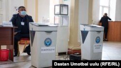 Один из избирательных участков в Оше. 11 апреля 2021 года. 