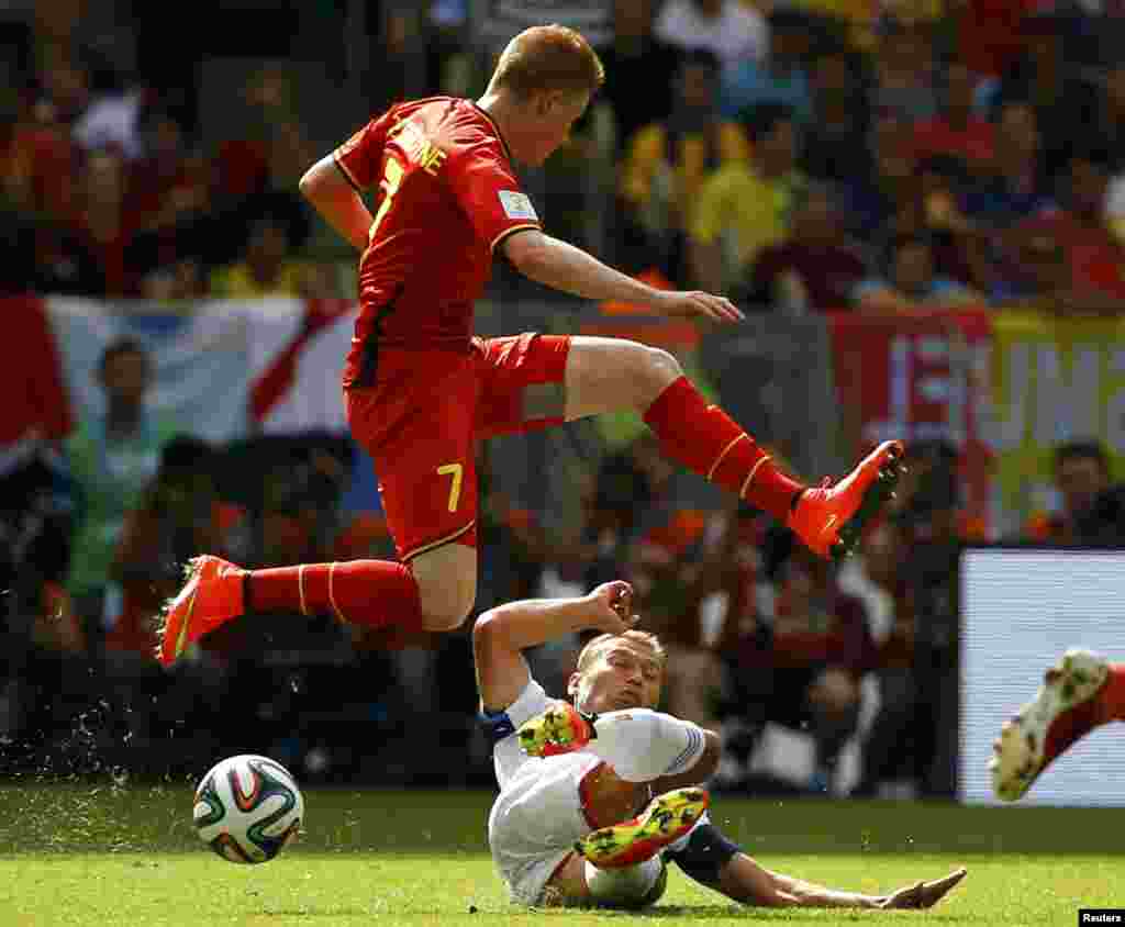 Ҷараёни бозии Белгия ва Русия, ки бо ҳисоби 0-1 ба фоидаи Белгия анҷом ёфт. &nbsp;