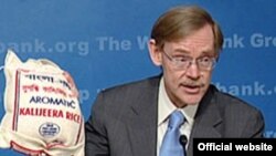 به گفته رييس بانک جهانی، تراز مالی بسياری از کشورهای فقير پيش از بحران مالی جهانی نيز به حد نامطلوبی رسيده بود.