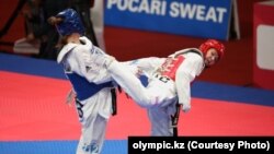 Қазақстандық Жансель Дениз (қызыл формада) Азия ойындарында 
(Сурет авторы - Сали Сабиров, Қазақстан Ұлттық олимпиада комитеті).