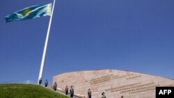 Gazagystan koronawirus pandemiýasynyň pidalarynyň hatyrasyna matam çäresini geçirýär, Nur-Sultan, 13-nji iýul, 2020