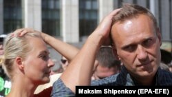 Ալեքսեյ Նավալնին և իր կինը՝ թոշակի անցնելու տարիքը բարձրացնելու դեմ բողոքի ցույցի ժամանակ, արխիվ 