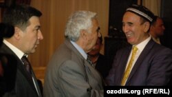 Шоир Муҳаммад Исмоил¸ Ўзбекистон халқ артисти Бобомурод Ҳамдамов ва Ўзбекистон халқ артисти Шерали Жўраев