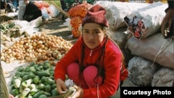 Қишлоқдаги ўзбекистонликларнинг еб-ичиши ўз томорқасидан чиқаëтган мева-сабзавотга қарам бўлиб қолди.