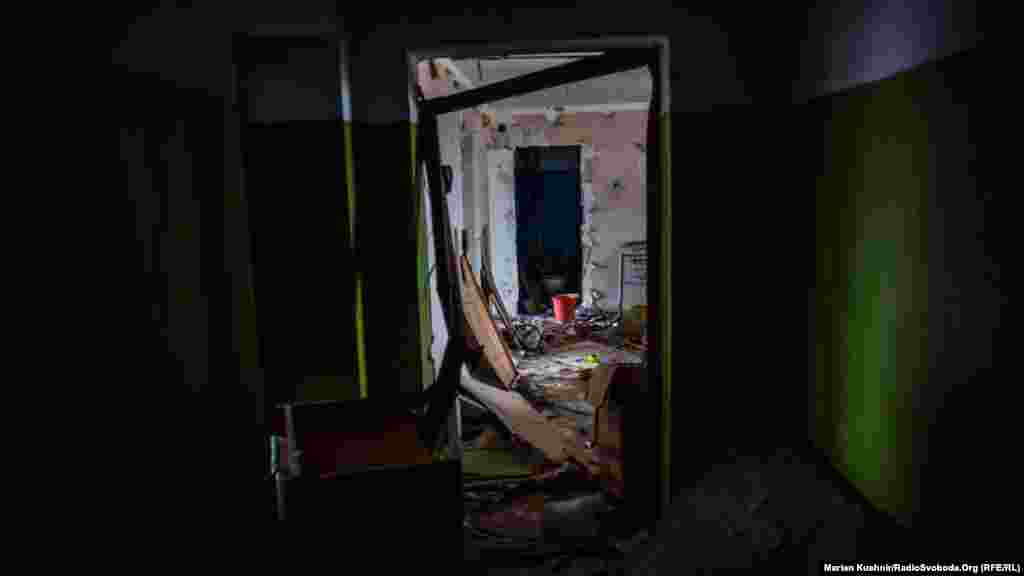 Знесений вибухом одвірок вхідних дверей