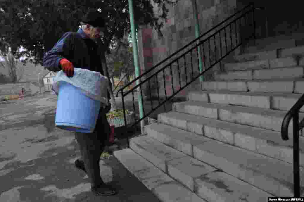 Armenia -- Homeless people in one of Yerevan's shelters, Yerevan, 13Dec2012