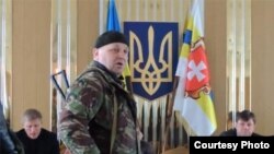 Украинский националист Александр Музычко вдруг стал известен как один из участников событий на киевском Майдане и затем – из видеоролика, где он угрожал прокурору. фото: sk-news.ru