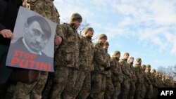 Українські військові на річниці розстрілів протестувальників на Майдані Незалежності. Львів, 20 лютого 2015 року 