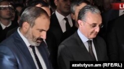 Վարչապետ Նիկոլ Փաշինյանն ու արտգործնախարար Զոհրաբ Մնացականյանն՝ Ազնավուրի հրապարակում