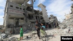 درمانگاهی در جبالیا، یکی از نقاط هدف حمله هوایی اسرائیل، ۲۵ اردیبهشت
