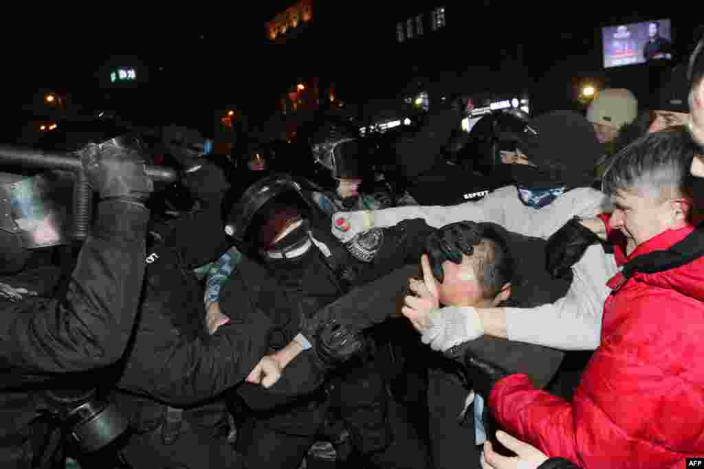 Сутички з правоохоронцями у ніч з 24 на 25 листопада 2013 року