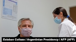 Вакцынацыя Прэзыдэнта Аргэнтыны Албэрта Фэрнандэса "Спутником V"