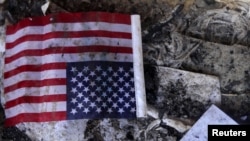 کنسولگری آمریکا در بنغازی لیبی پس از حمله تروریستی که به مرگ سفیر ایالات متحده انجامید