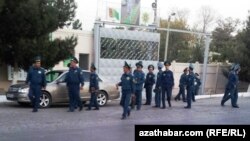 Правоохранительным органам Туркменистана дано распоряжение задерживать любого, кто покажеться подозрительным