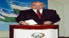 "Тузукроқ одамни президент этиб сайлаш керак. Бунисининг қўлидан ҳеч нарса келмаяпти", дейди 60 ёшли Адҳам ака.