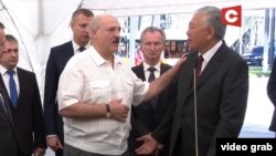 Александр Лукашенко и Даниил Урицкий (Данияр Усенов). 10 августа 2020 года.