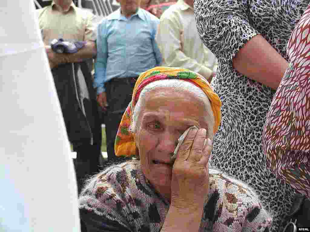 Украинада Кырым татарларның сөргенгә җибәрелүe искә алына. 18 май 2007 ел