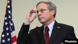 Հայաստանում Միացյալ Նահանգների դեսպան Ջոն Հեֆերն, արխիվ