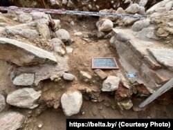 Раскопкі ў Крэўскім замку. Падмуркі трэцяй вежы. 2025 год