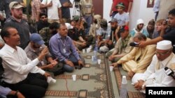 دیدار اعضای شورای انتقالی با رهبران محلی.