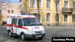 В республике есть врачи, вполне удовлетворительно отремонтированные медучреждения, исправно работает экстренная служба скорой помощи, но все равно большая часть людей предпочитает лечиться за пределами Южной Осетии