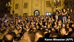 Демонстранты на территории НС, Ереван, 3 октября 2018 г.