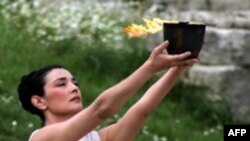 Grek aktrisası Maria Nafpliotou borıñğı kahinä kiemendä