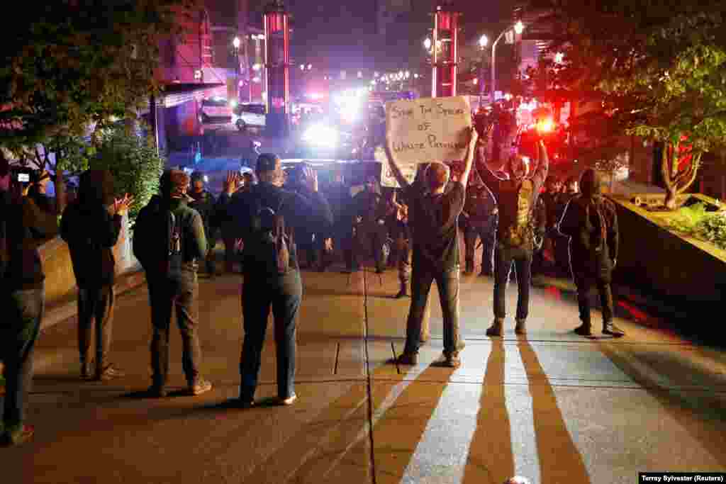 Мітингувальники у Портленді, штат Орегон, США