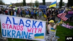 ԱՄՆ - Ի պաշտպանություն Ուկրաինայի և ընդդեմ Պուտինի այցի ցույցը Անքորիջում, Ալյասկա, 14-ը օգոստոսի, 2025թ.