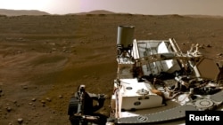 بخشی از یک عکس پانوراما که مریخ‌نورد ناسا در ۲۰ فوریه ۲۰۲۱ از سطح سیارهٔ بهرام انداخته و فرستاده است