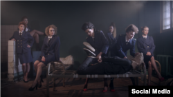 Pussy Riot тобының Chaika клипінен алынған скриншот.  