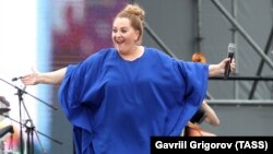 Վրացի երգչուհին ռուսաստանյան համերգներից մեկի ժամանակ, արխիվ 