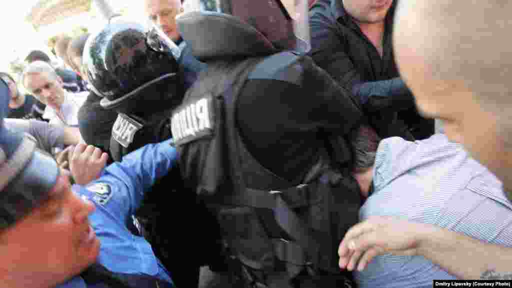 (&copy; Dmitry Lipavsky)