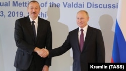 Ռուսաստանի նախագահ Վլադիմիր Պուտինը Սոչիում ընդունում է Ադրբեջանի նախագահ Իլհամ Ալիևին, 3-ը հոկտեմբերի, 2019թ. 