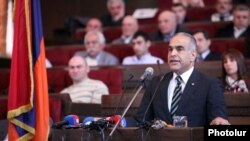 «Ժառանգության» առաջնորդ Րաֆֆի Հովհաննիսյանը ելույթ է ունենում կուսակցության համագումարում, արխիվ