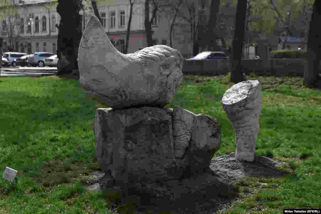 В 1984 году участниками международного симпозиума скульпторов в Дубовом парке были установлены различные работы мастеров, превратив парк, еще и в музей скульптур под открытым небом.