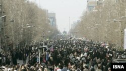 رییس جمهوری اسلامی ایران به راهپیمایان تهرانی خبر خوش هسته ای نداد.