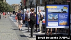 На експозиції просто неба зібрали дипломатичні, культурні, наукові та спортивні події, які відбувалися в Україні за часів незалежності