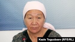 Мариза Куракова, мать 32-летнего лейтенанта полиции Карлыгы Жанабергеновой, найденной застреленной. Алматы, 12 октября 2016 года.  