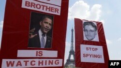 Франция -- Эдвард Сноуденди колдогон Париждеги акция, 7-июль, 2013.