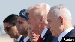 Прем'єр-міністр Ізраїлю Беньямін Нетаньягу, президент США Дональд Трамп, президент Ізраїлю Ісаак Герцог у міжнародному аеропорту Бен-Гуріон, Ізраїль, 13 жовтня 2025 року